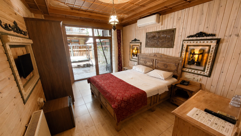 Double room with Patio and Swing