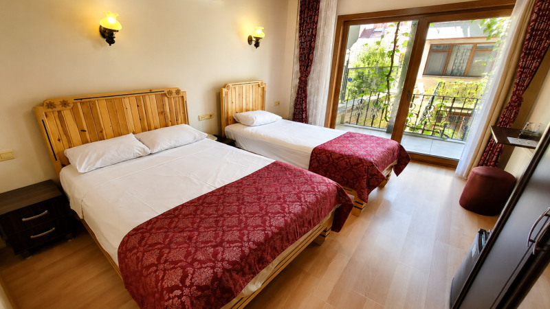 Standard double or twin room with balcony